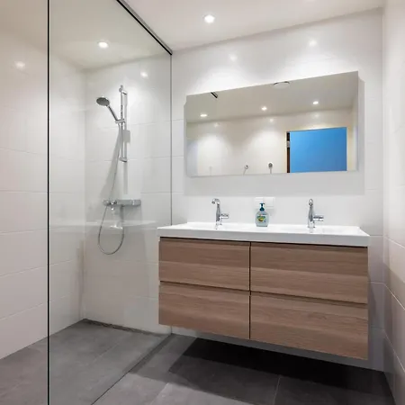 Waterfront Apartman *