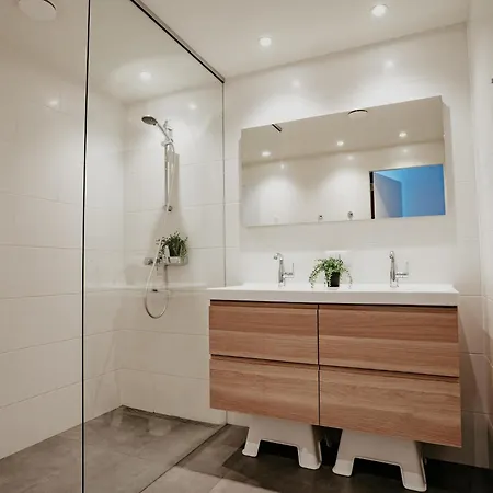 Waterfront Apartman *